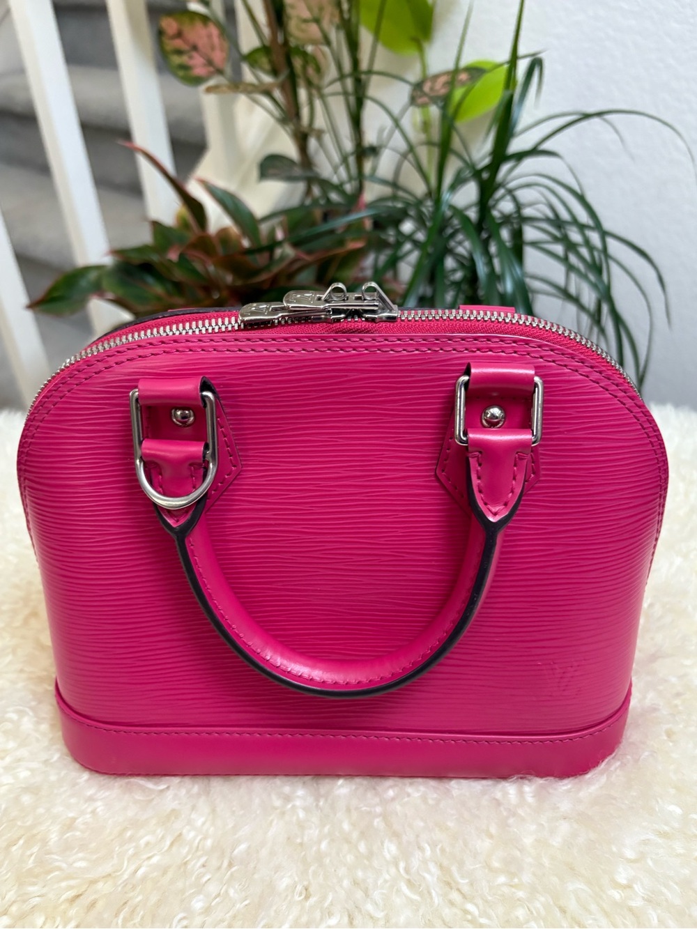 LV Monogram Alma BB - Picture 5 of 9